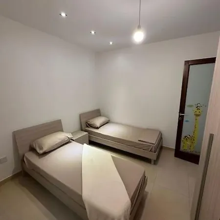 Apartament Modern 3 Bedroom With 2 Car Garage *