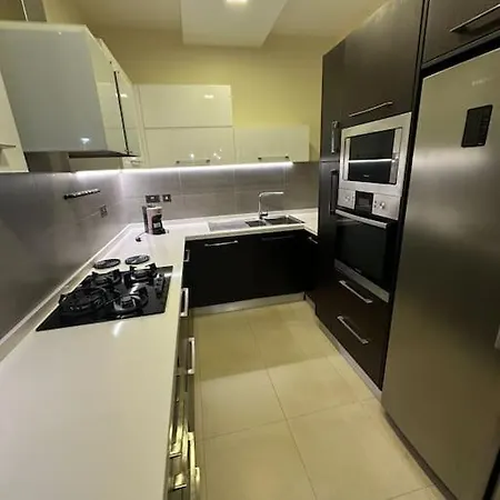 Modern 3 Bedroom With 2 Car Garage Apartmán Is-Swieqi