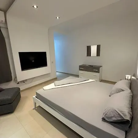 Apartmán Modern 3 Bedroom With 2 Car Garage