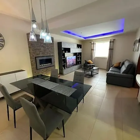 Apartament Modern 3 Bedroom With 2 Car Garage Is-Swieqi