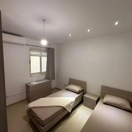 Modern 3 Bedroom With 2 Car Garage Apartamento Is-Swieqi