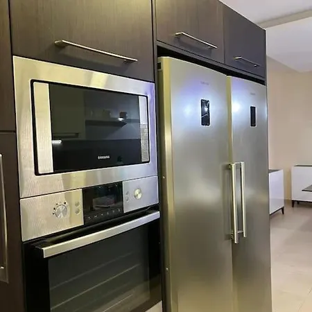 Apartman Modern 3 Bedroom With 2 Car Garage