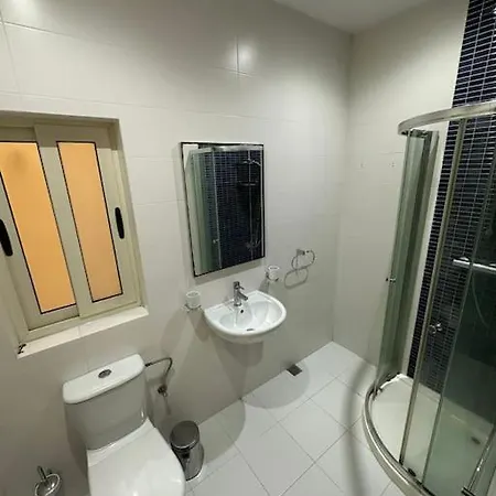 Apartman Modern 3 Bedroom With 2 Car Garage *